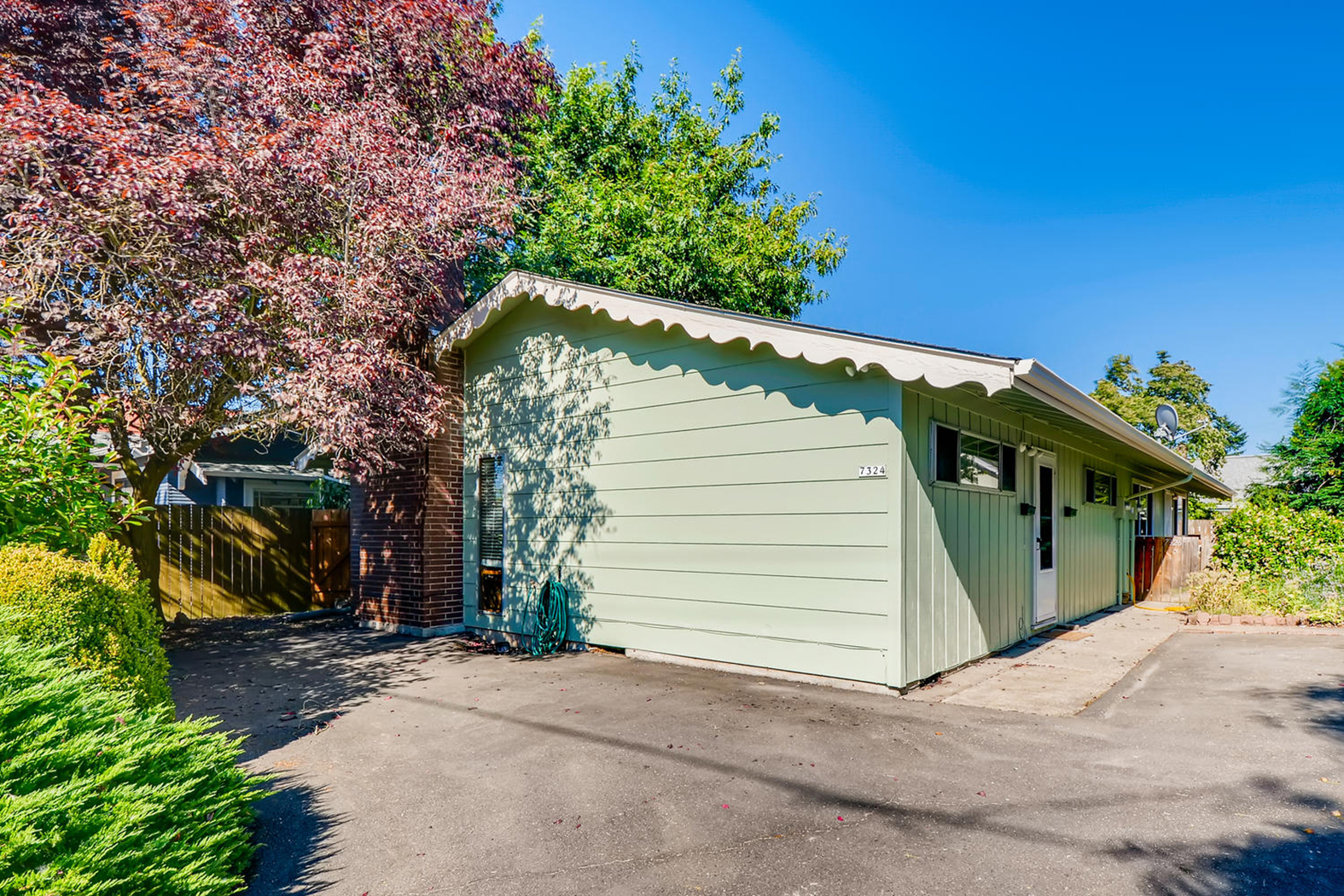 7324–7326 N Greeley Ave - 7324